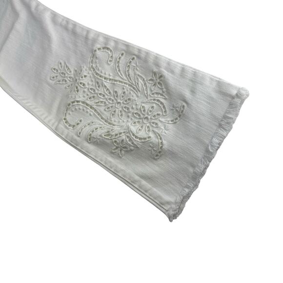 Johnny Was Cropped Baby Boot White Jeans women Flowers Eyelet size 32 - Picture 4 of 12